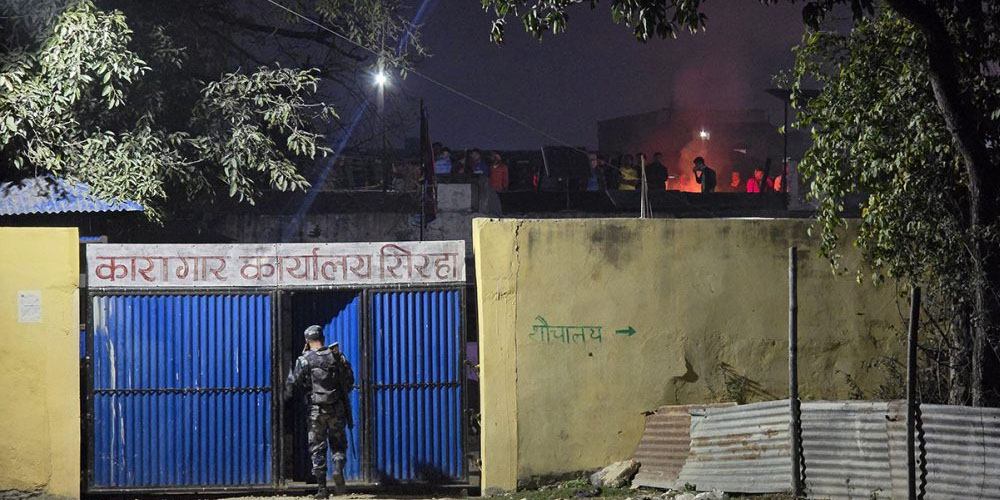 किन रातभर अशान्त रह्यो सिराहा कारागार ?