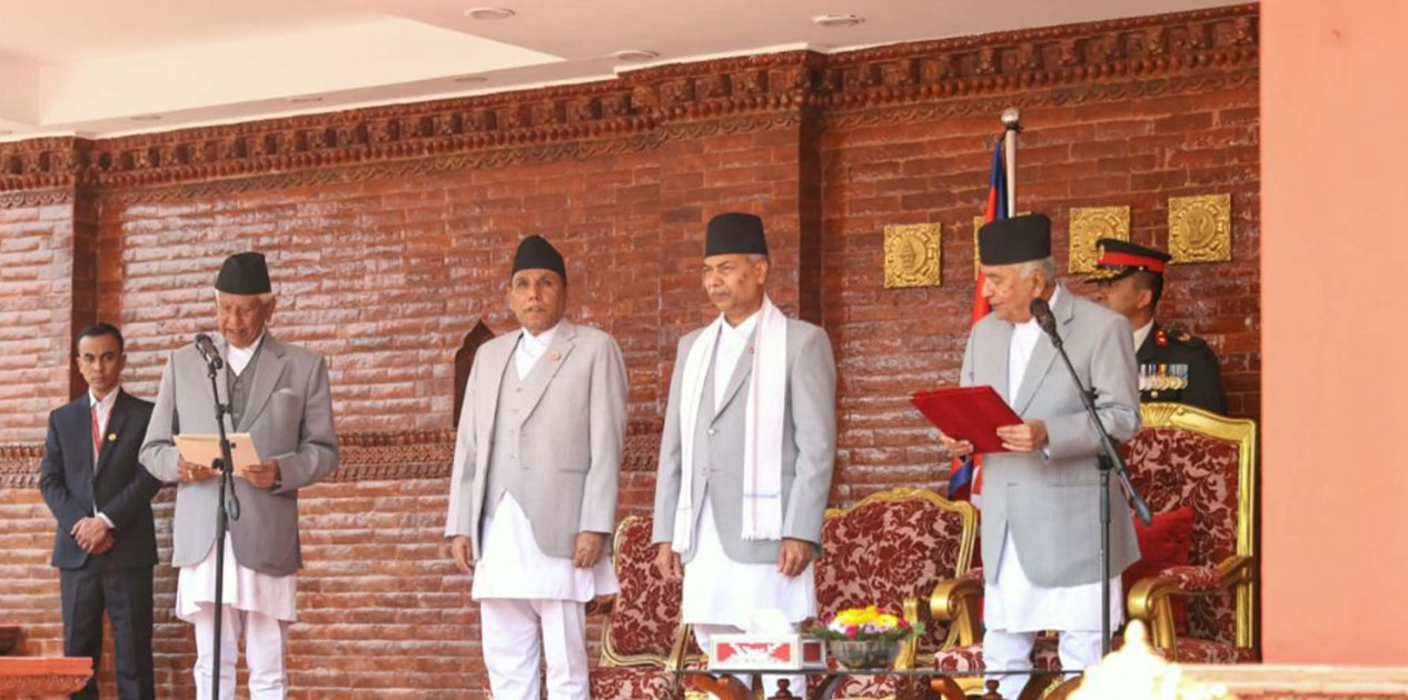 ज्येष्ठ सांसद केसीले लिए शपथ