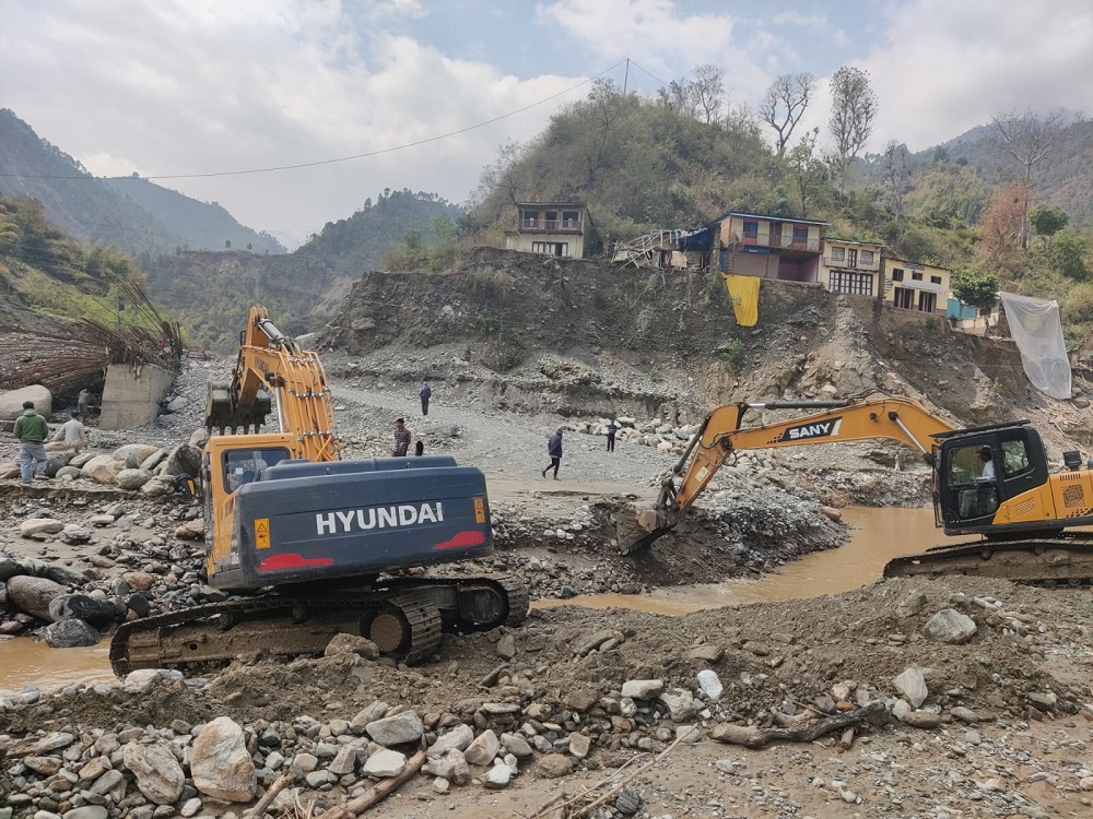 अवरुद्ध बीपी राजमार्ग आज बिहानदेखि सुचारु