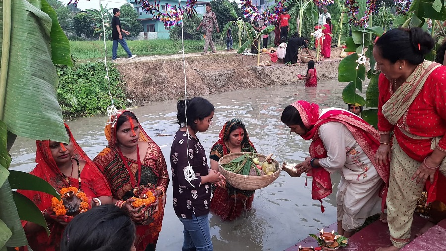 उदाउँदो सूर्यलाई अर्घ दिएर चैती छठ पर्व सम्पन्न