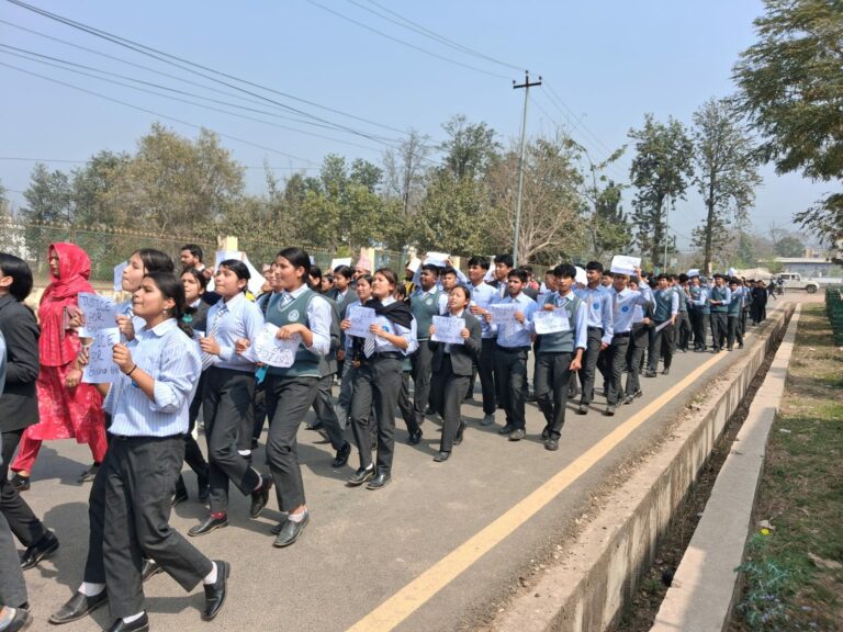 इनिशाका लागि न्यायको माग गर्दै विद्यार्थीको प्रदर्शन