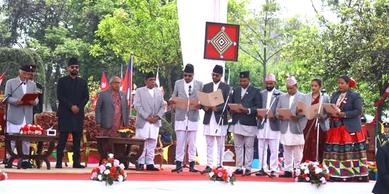 नवनियुक्त १५ मन्त्रीको शपथ