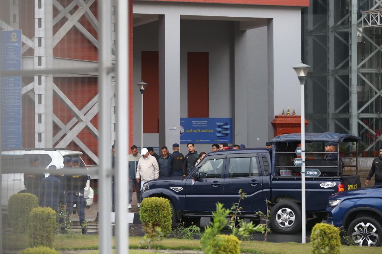 ओलीको स्वास्थ्य परीक्षण, आइतबार अदालतमा उपस्थित गराइने