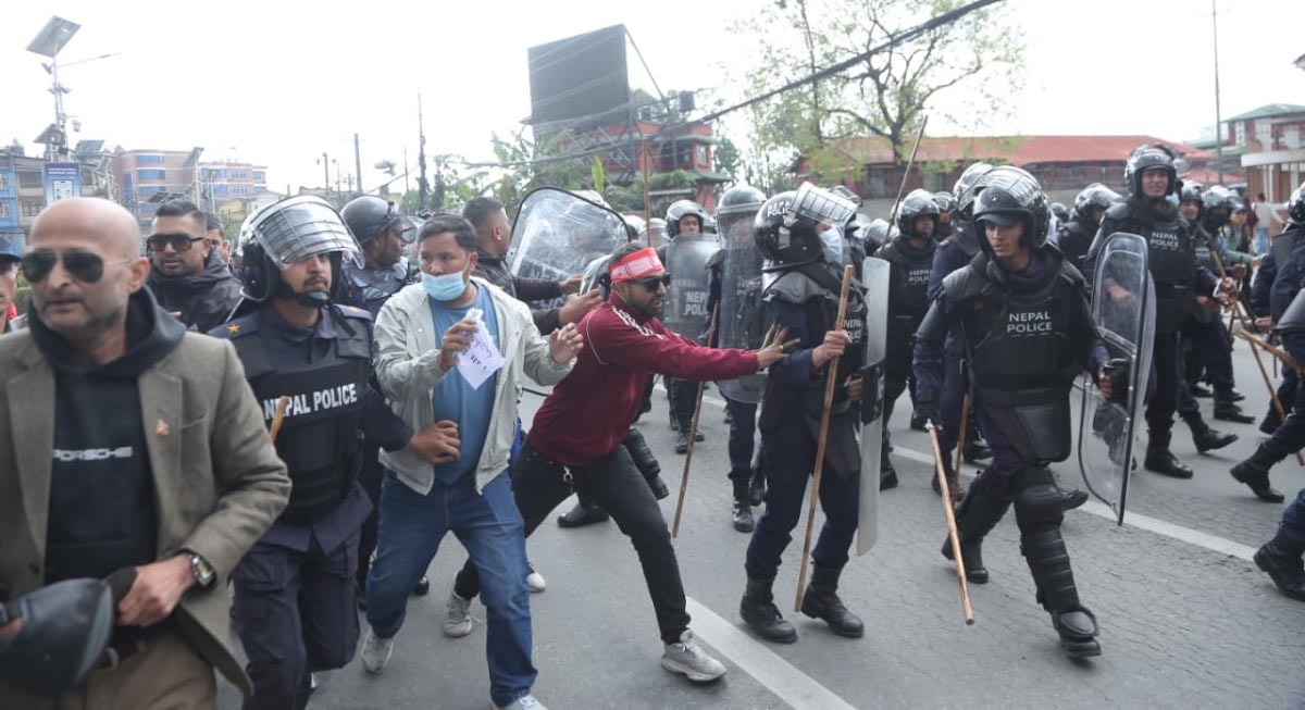 ओली पक्राउको विरोध गर्ने सात प्रदर्शनकारी पक्राउ