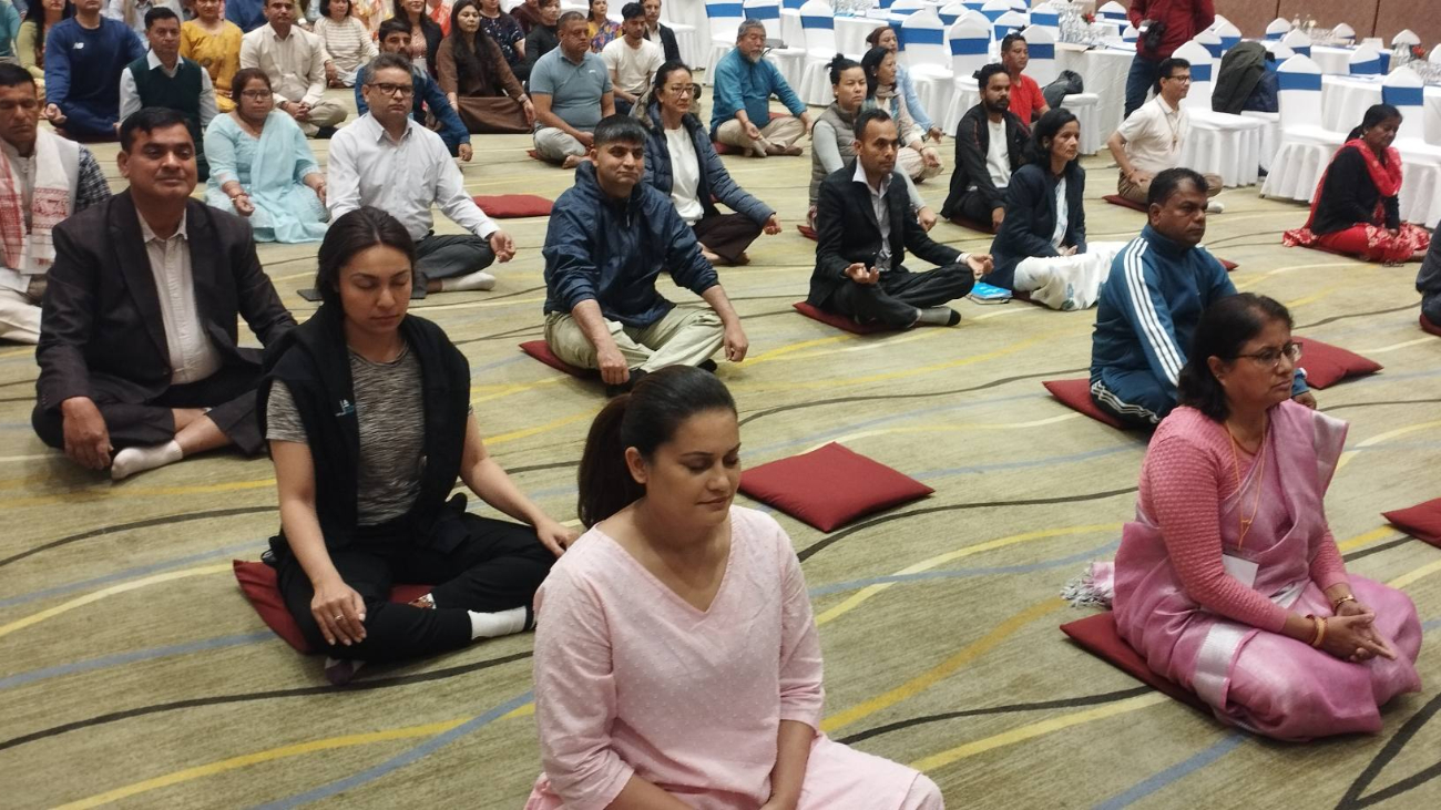 योग र ध्यान सिक्दै संसदीय तालिम लिँदै रास्वपाका सांसद