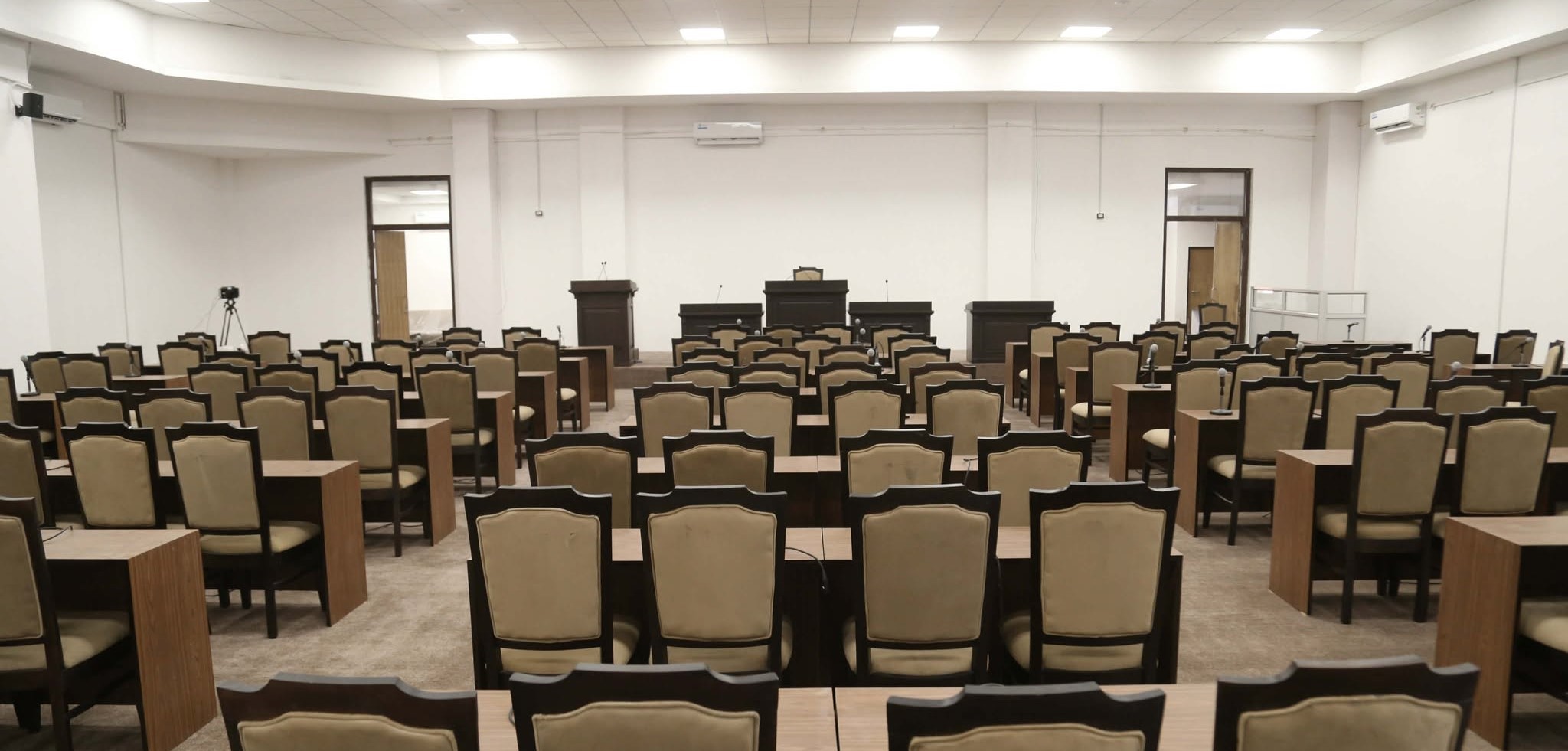 नवनिर्वाचित सांसदहरूको शपथ ग्रहण चैत १२ गते