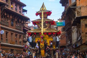 भक्तपुरमा हात नभएको लिङ्गो ठड्याइयो