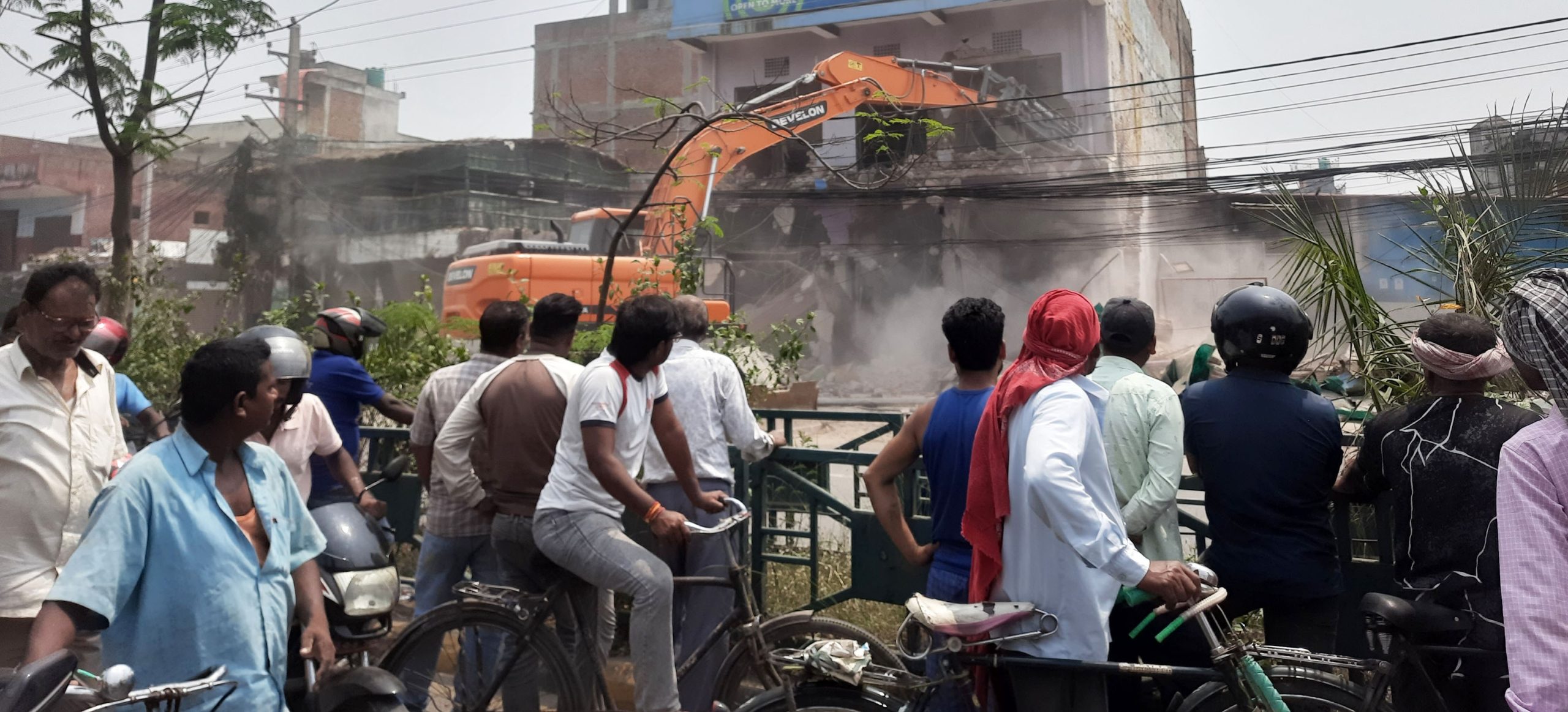 अतिक्रमण हटाउने अभियान तीव्र : विस्थापित राख्न पाँच शिविर