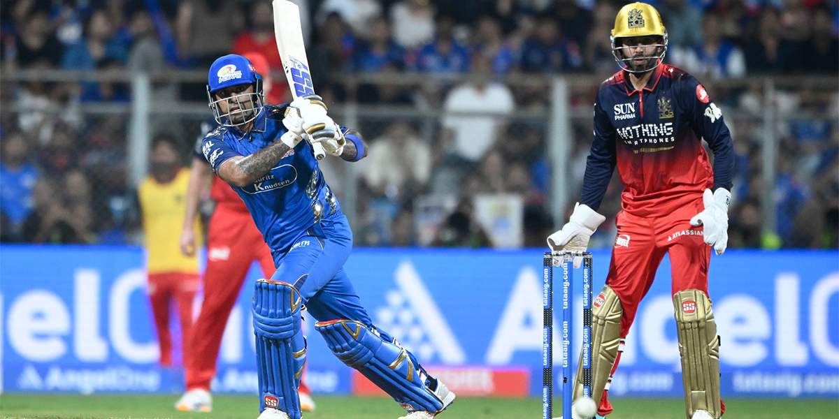 आरसीबीद्वारा मुम्बई इन्डियन्स १८ रनले पराजित