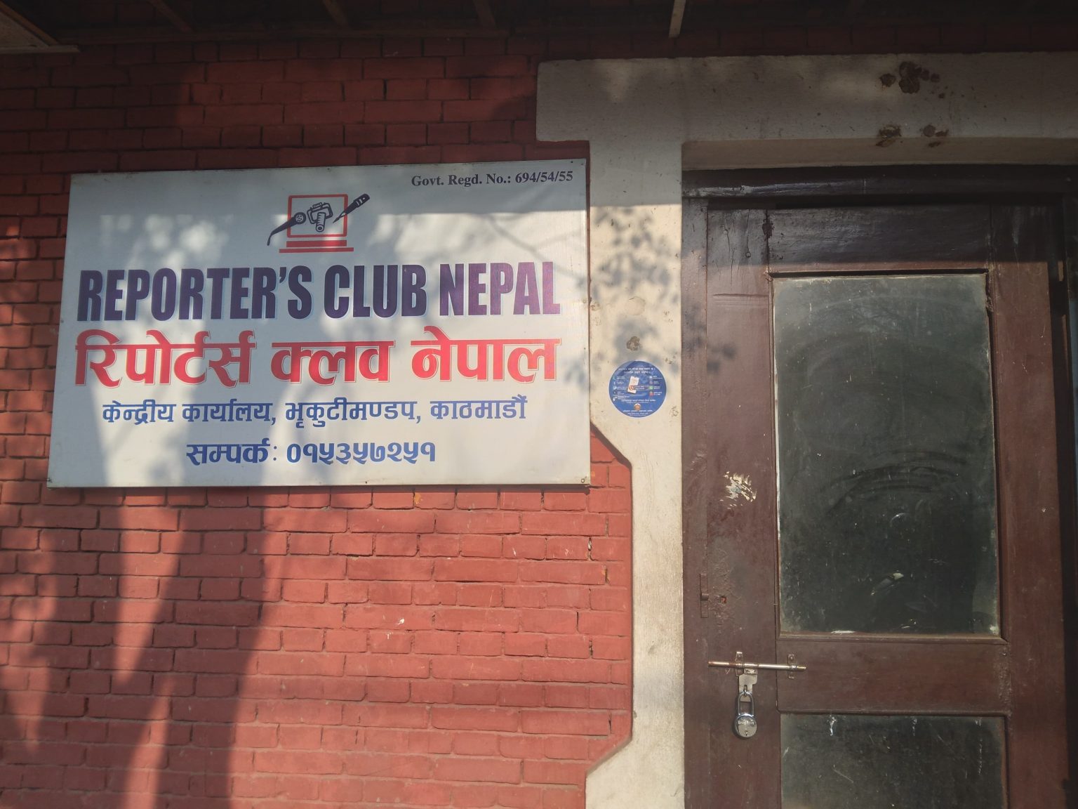 भृकुटीमण्डपमा भाडा नतिरेका स्टल तथा सटरहरुमा ताला