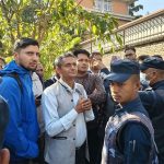 सिंहदरबारबाट सेयर लगानीकर्ताहरु लखेटिए