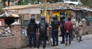 भक्तपुरको मनहरामा डोजर चल्दै, थापाथलीका सुकुमवासी खाली हुँदै