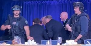 ह्वाइट हाउसनजिकै गोली चल्दा ट्रम्पको आपत् उद्धार