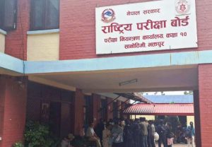 भक्तपुरमा आमा हजुरआमाले गरे एसईई उत्तीर्ण