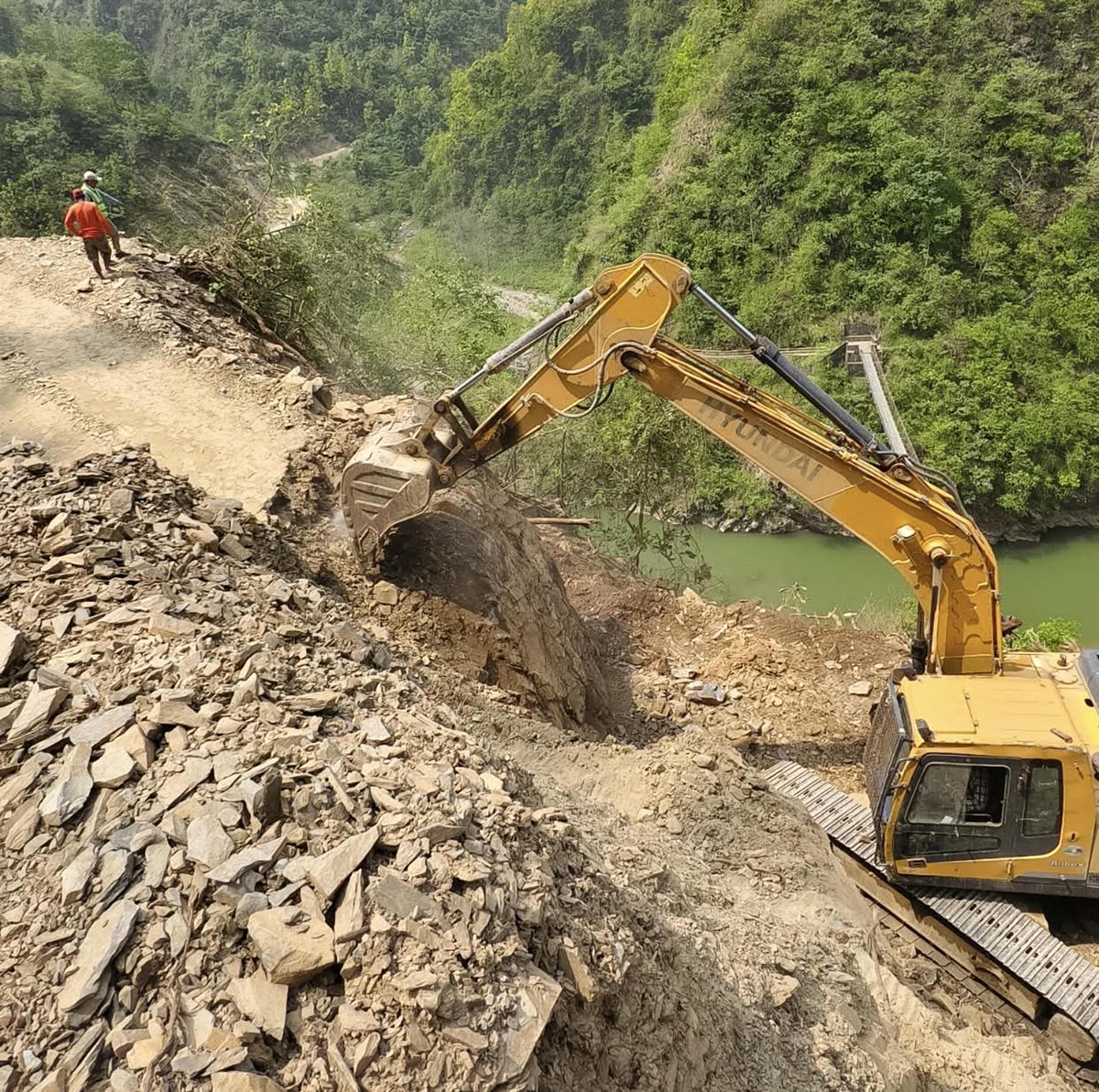 गुल्मीको सिस्ने भीर सडक खण्ड जेठ २५ सम्म बन्द हुने