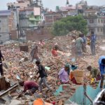 सुकुम्बासी वस्ती भत्काएपछि कवाडी संकलन गर्दै व्यवसायी