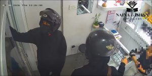 फिल्मी शैलीमा लुटपाट गर्ने पक्राउ