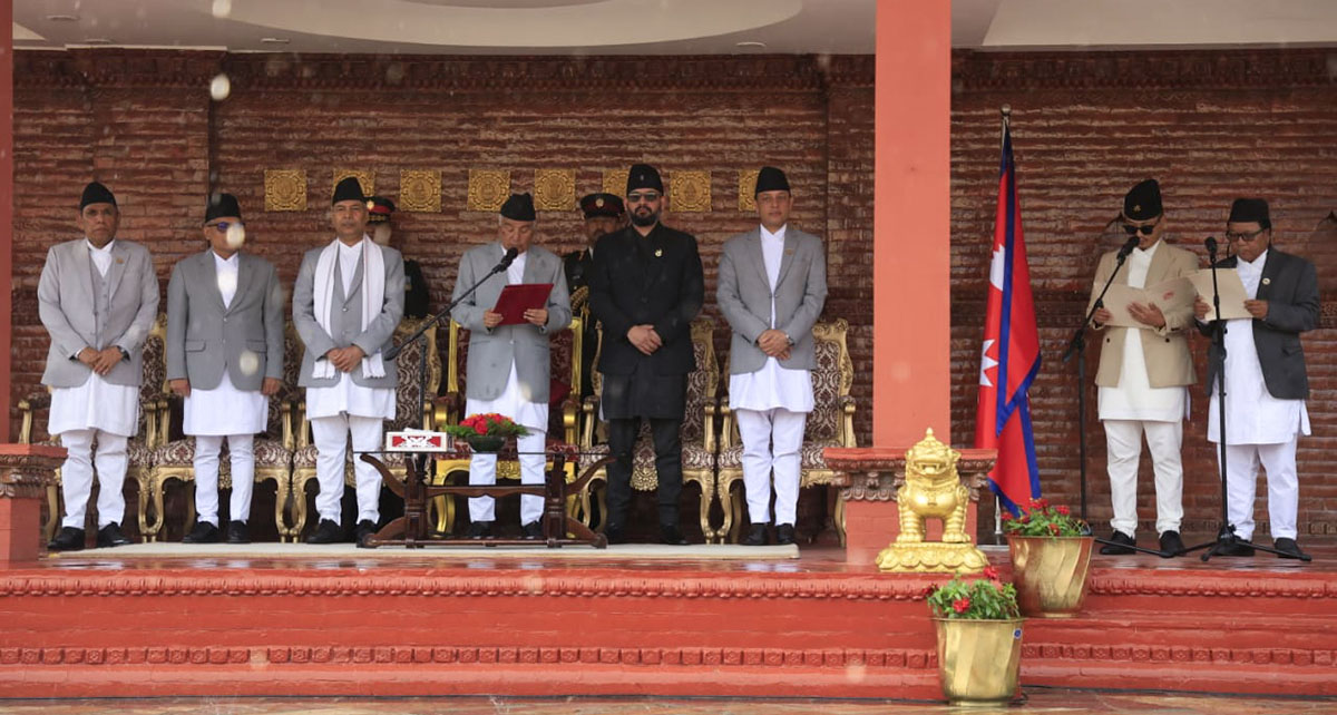 सुधन गुरुङ र महावीर पुनले लिए शपथ