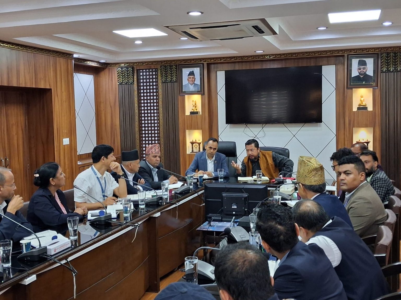 काठमाडौं उपत्यकाका अस्तव्यस्त तार व्यवस्थापन गर्न निर्देशन
