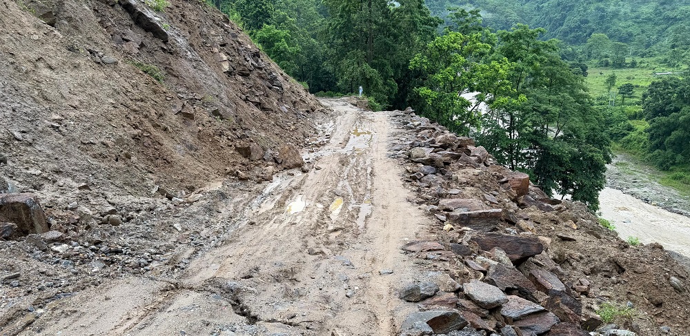 इलाम, पाँचथर र ताप्लेजुङसँग सडक सम्पर्क विच्छेद