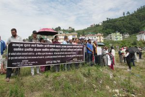नागढुंगा सुरुङमार्ग प्रभावित स्थानीयको विरोध प्रदर्शन