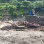 पहिरोले बागलुङका दुई राजमार्ग अवरूद्ध