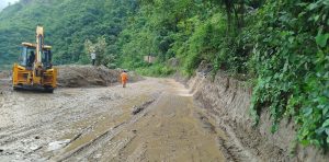 पहिरो हटाएपछि बीपी राजमार्ग सञ्चालनमा
