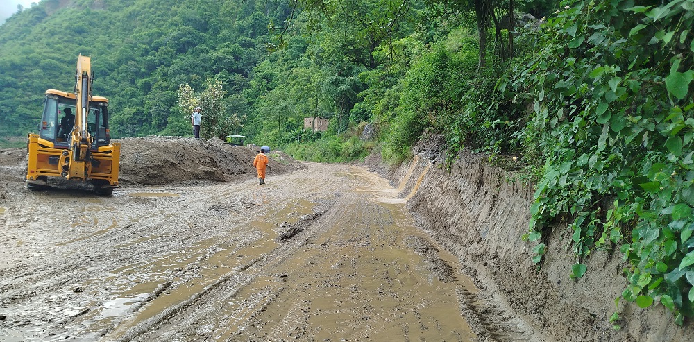 पहिरो हटाएपछि बीपी राजमार्ग सञ्चालनमा
