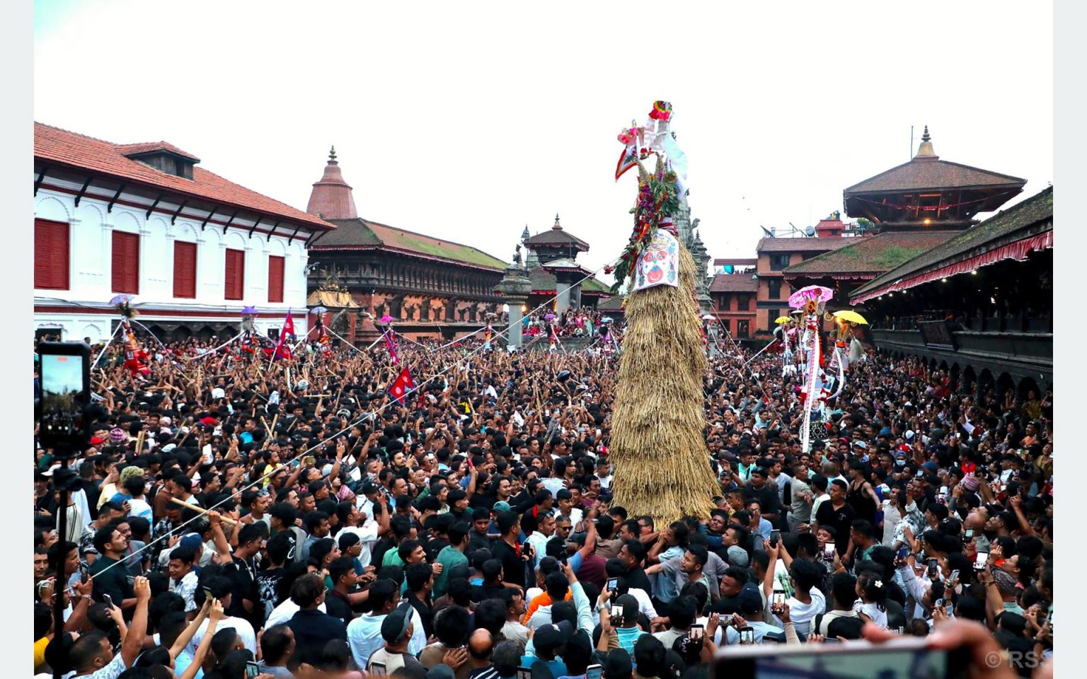 भक्तपुरमा फरक ढङ्गले मनाइयो गाईजात्रा पर्व