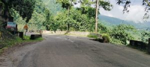 पृथ्वी राजमार्गको कृष्णभीरमा सडक बगाएपछि अवरुद्ध