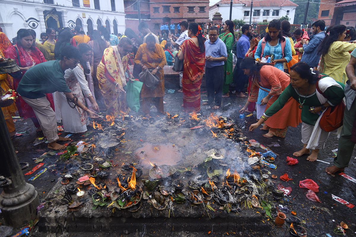 साउने सोमबार : पशुपतिमा विशेष पूजाअर्चना