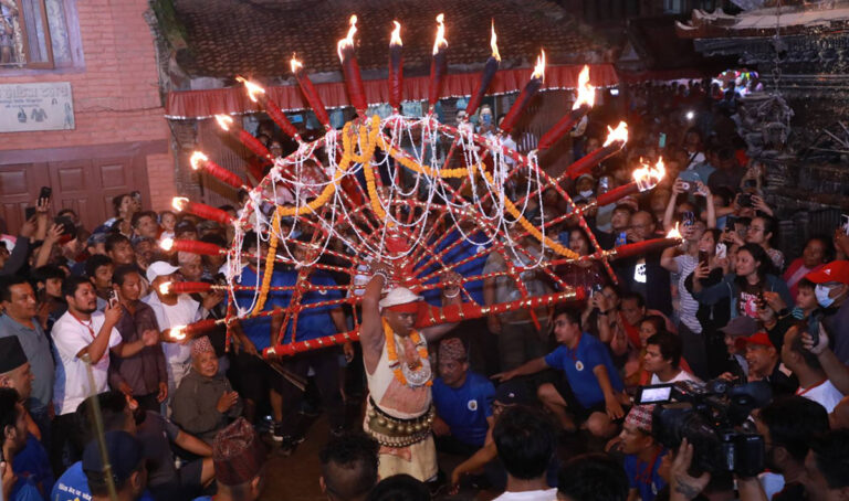 मध्यपुरथिमिका वीरेन्द्रभक्तले यस वर्ष पनि जिब्रो छेड्ने