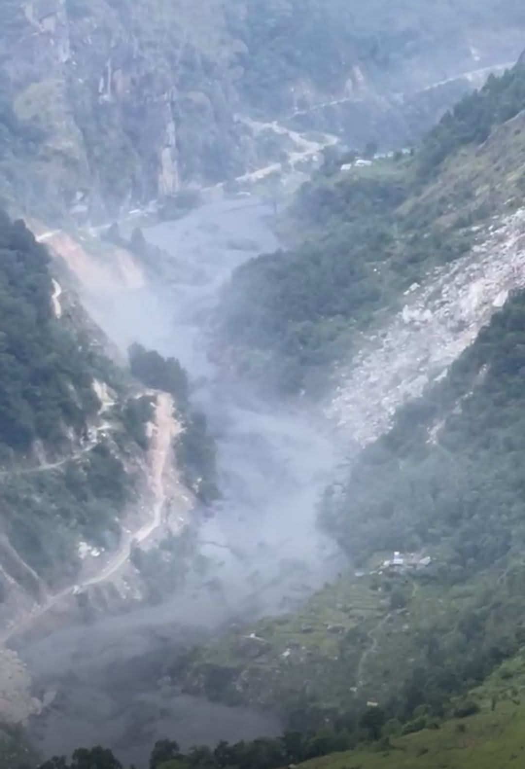 बुढीगण्डकीको बाढीले गोरखाको सल्लेरी बजार बगायो