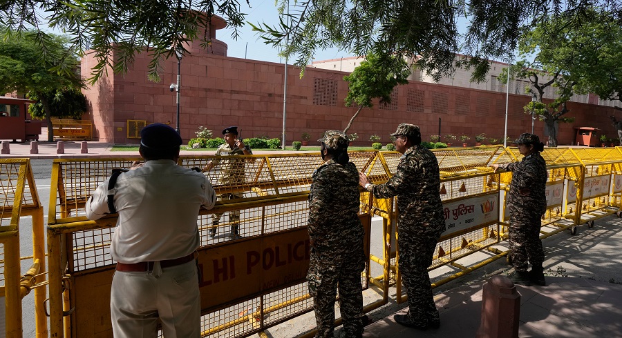 भारतमा निर्वाचन प्रमुखको राजीनामा माग