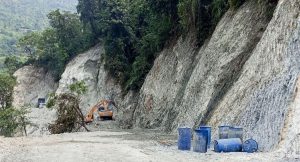 कृष्णभीरको पहिरो छल्न वैकल्पिक सडक धमाधम निर्माण
